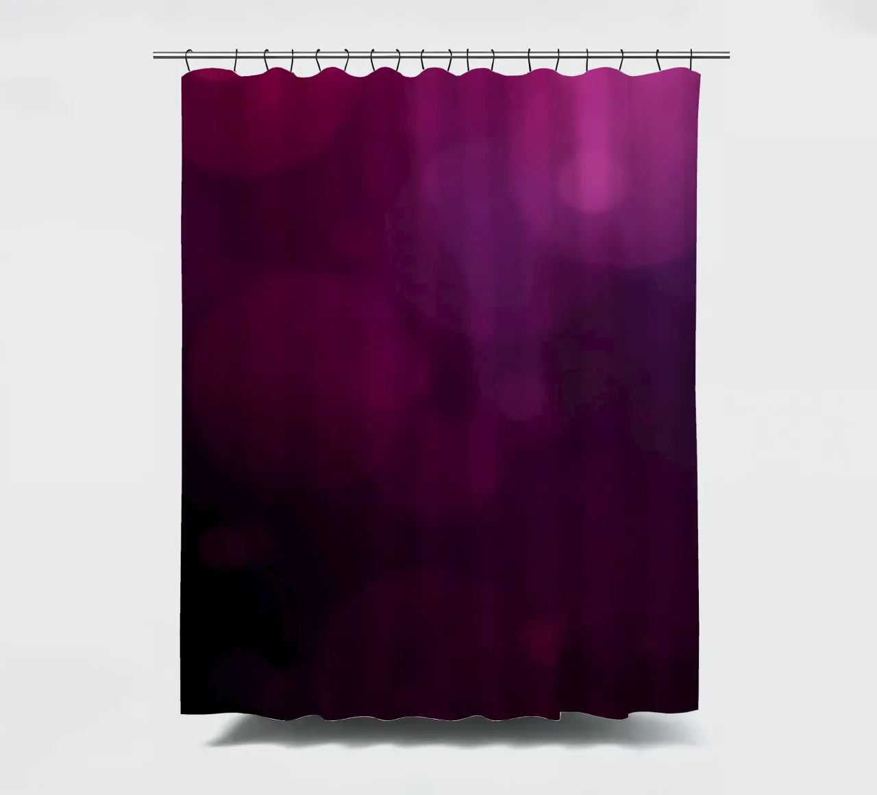 Lebendiges abstraktes Design mit weichem lila und rosa Bokeh Duschvorhang von DesignDoodle