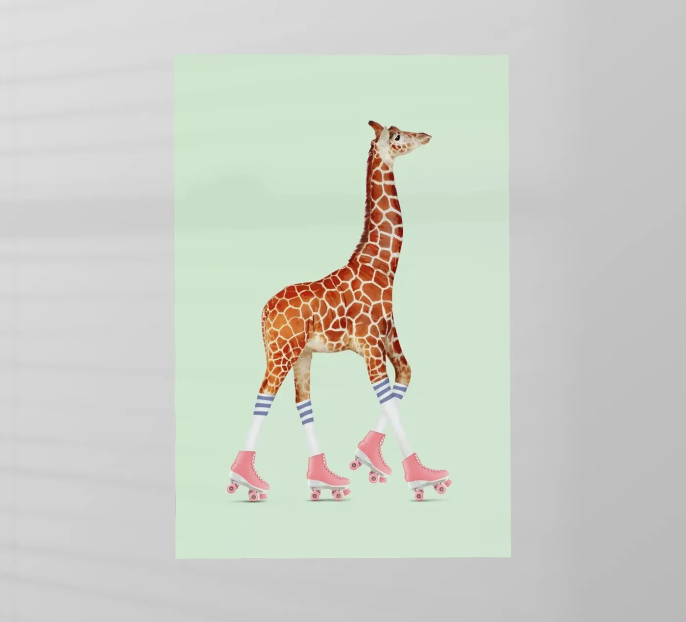 Rollerskating Giraffe pellicola backlit da Jonas Loose