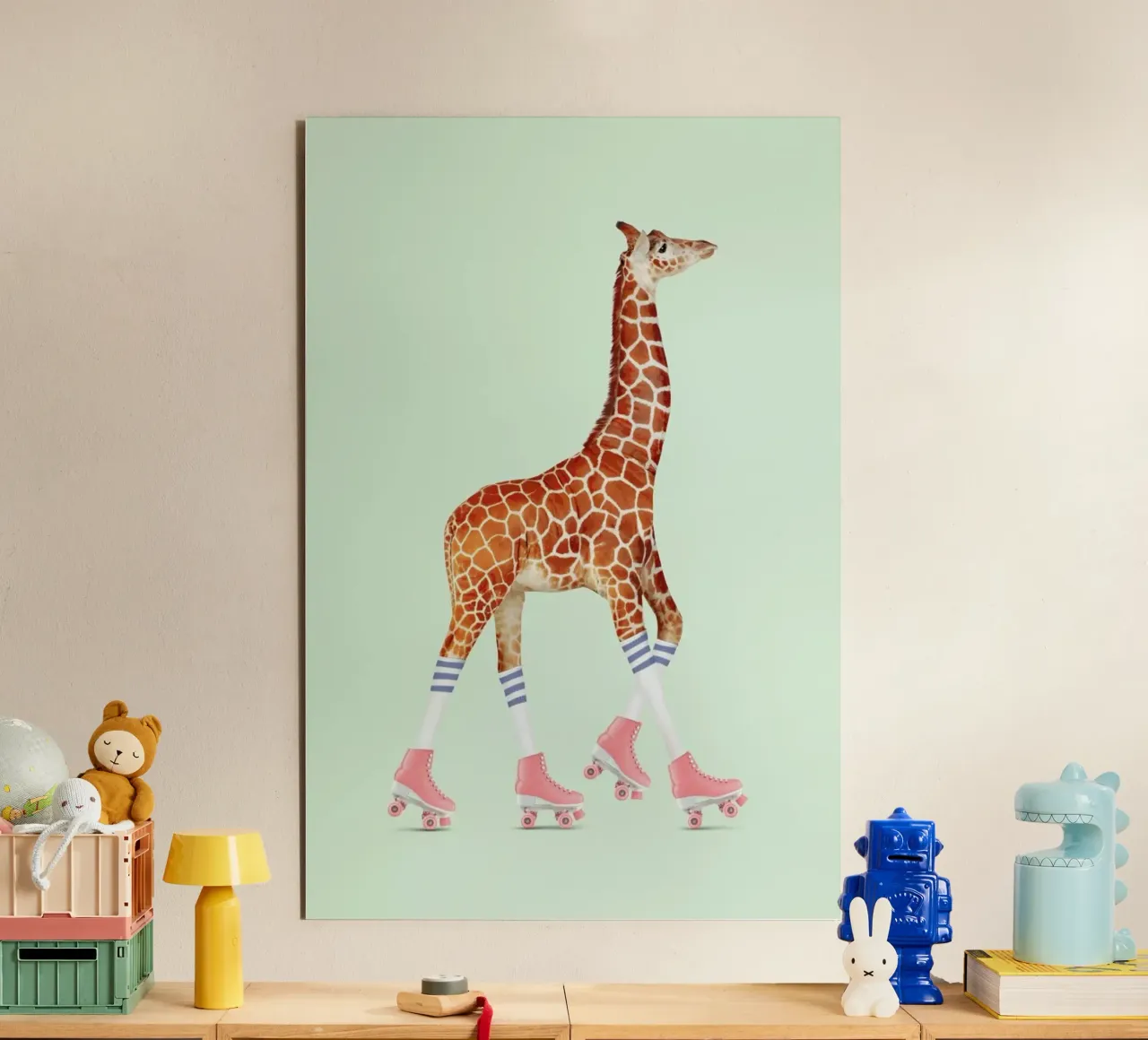 Rollerskating Giraffe alluminio dibond da Jonas Loose