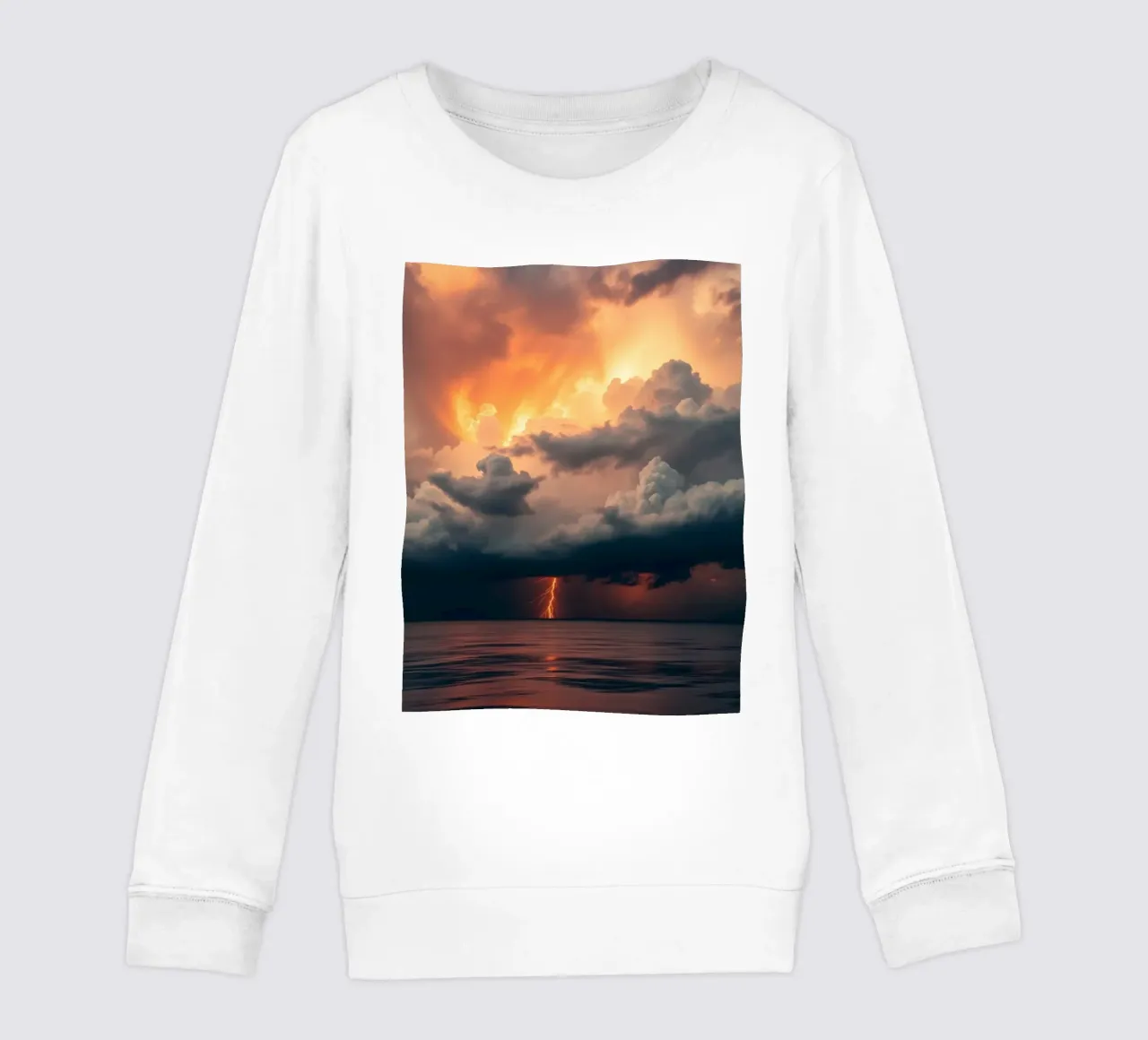 Dramática puesta de sol con nubes de tormenta y relámpagos iluminando sudadera para niño de DesignDoodle