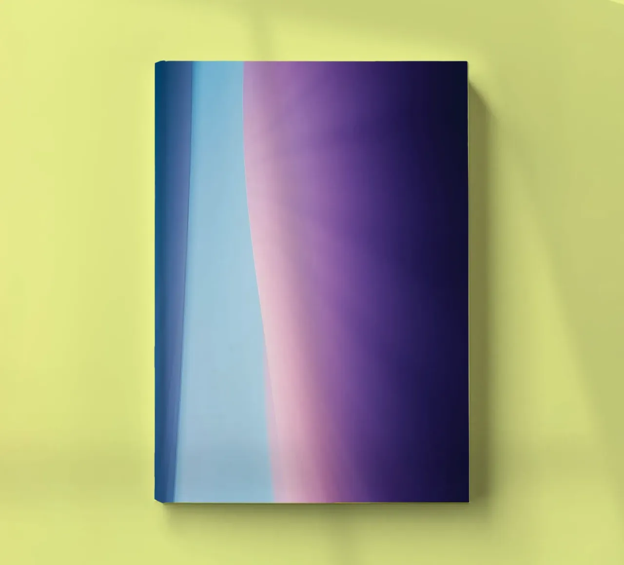 Lebendiges abstraktes Design mit weichen Farbverläufen und Licht Notizbuch von DesignDoodle