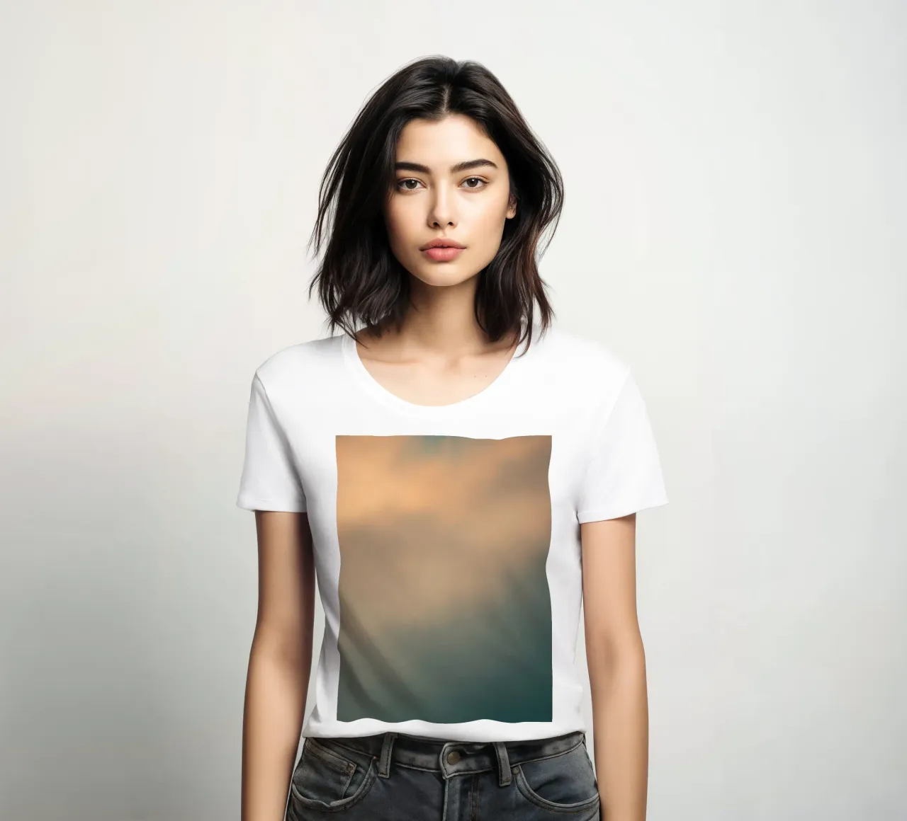 Motif abstrait et doux de nuages créant une atmosphère t-shirt ajusté pour femmes de DesignDoodle