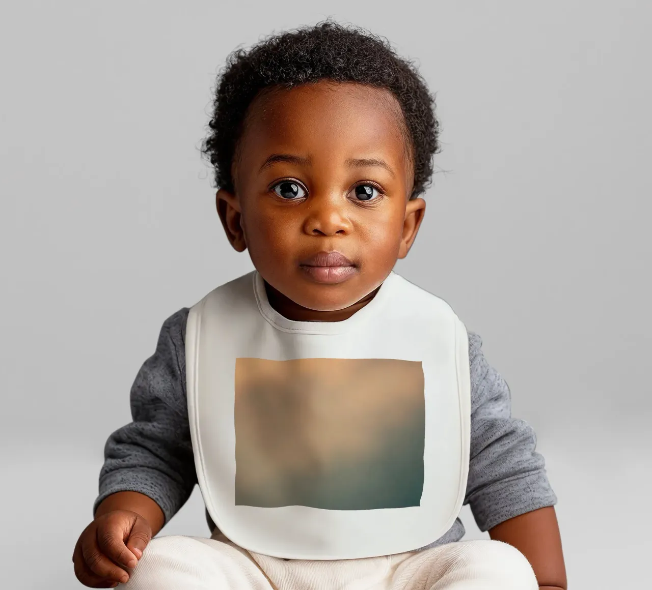 Morbido motivo astratto di nuvole che crea un'atmosfera tranquilla bavaglino da DesignDoodle