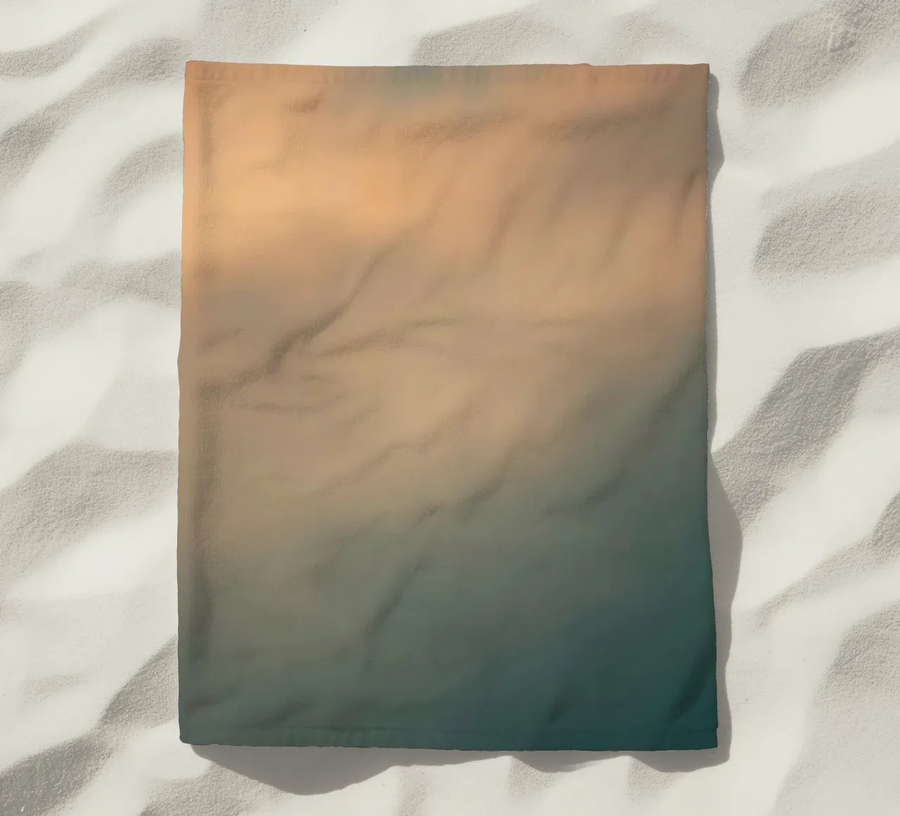 Weiches abstraktes Wolkenmuster, das eine ruhige Strandtuch von DesignDoodle