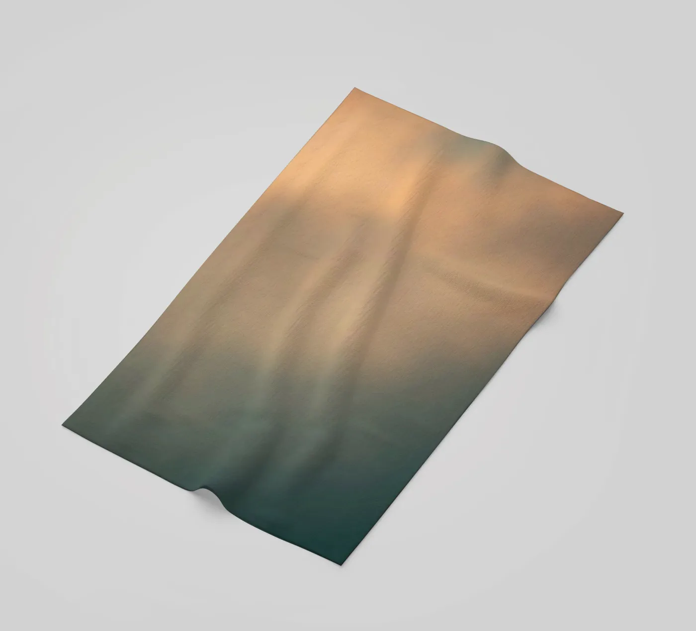 Morbido motivo astratto di nuvole che crea un'atmosfera tranquilla telo mare da DesignDoodle