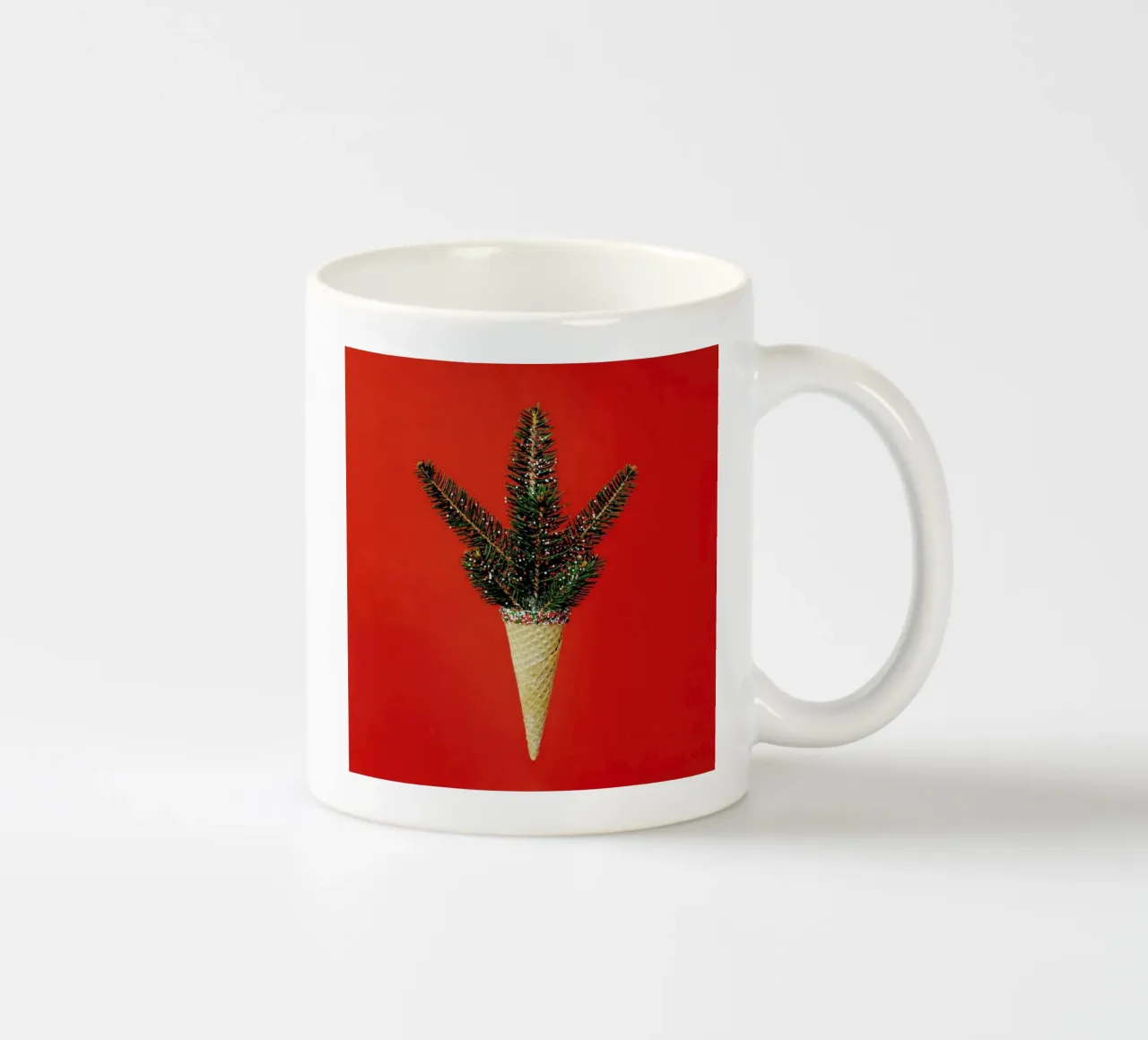 Pine Cone Keramik Tasse von Juj Winn