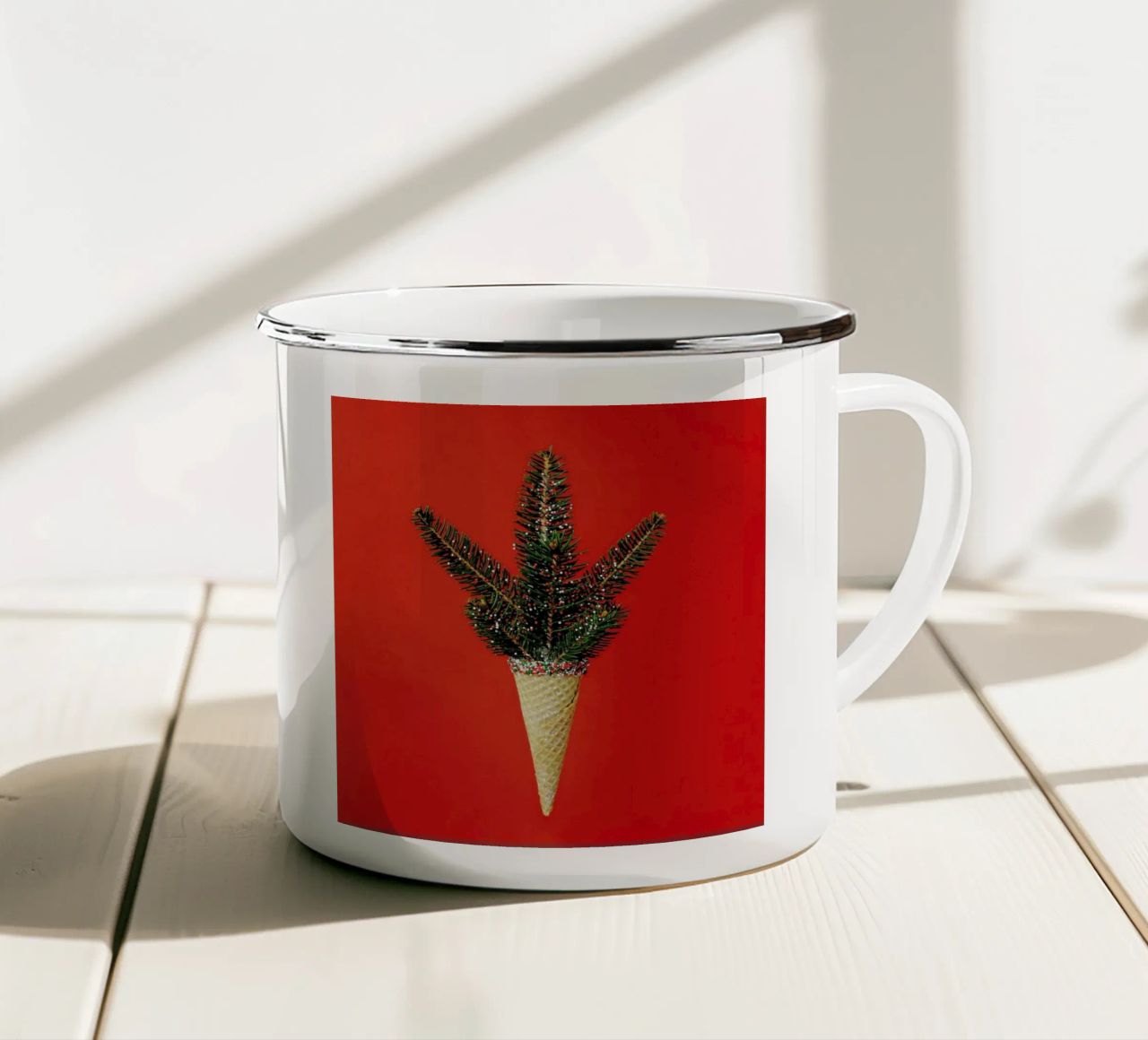 Pine Cone tazza in smalto da Juj Winn