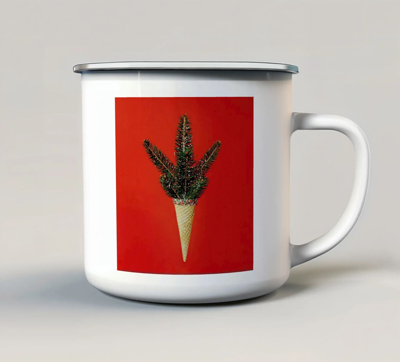 Pine Cone tazza in smalto da Juj Winn