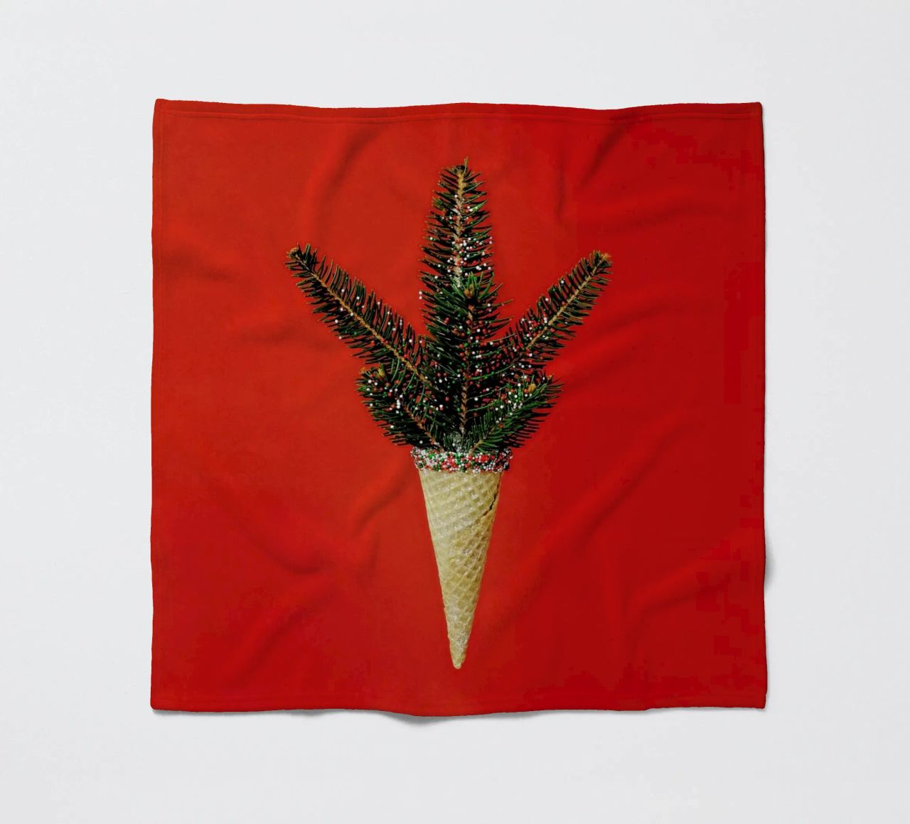 Pine Cone coperta in pile da Juj Winn
