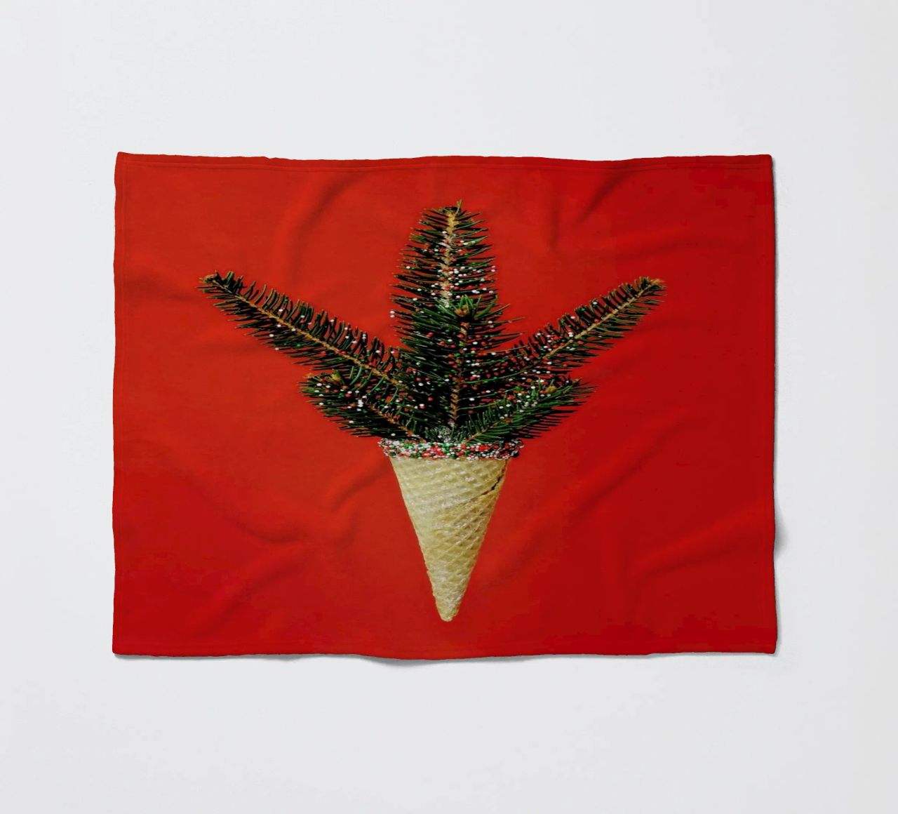 Pine Cone coperta in pile da Juj Winn
