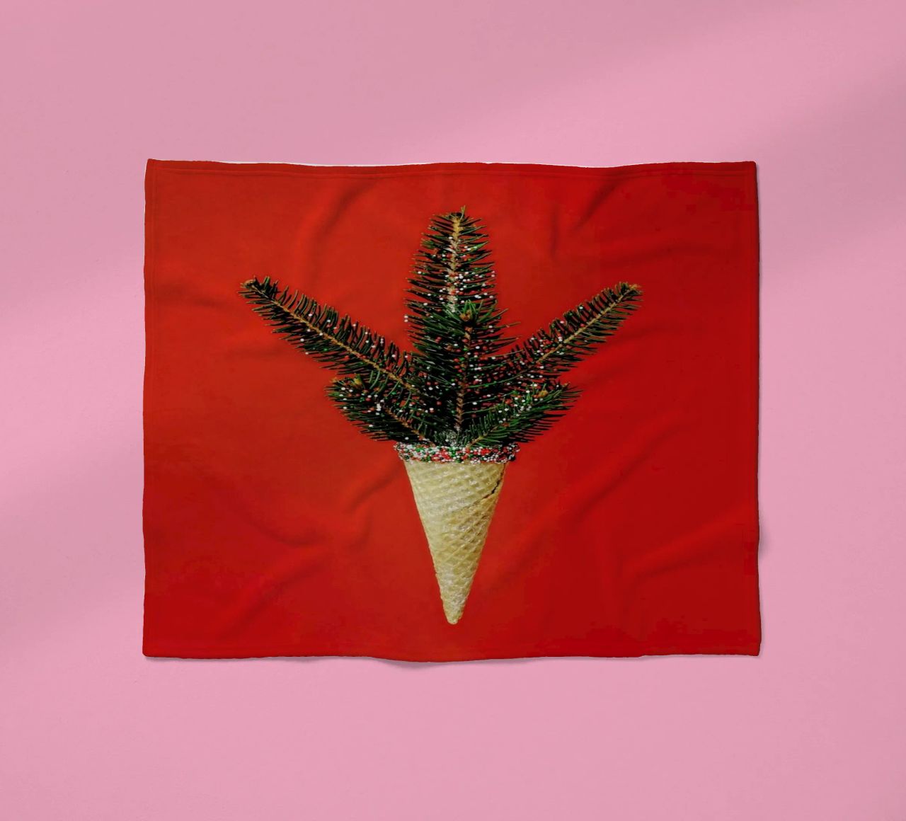 Pine Cone coperta in pile da Juj Winn