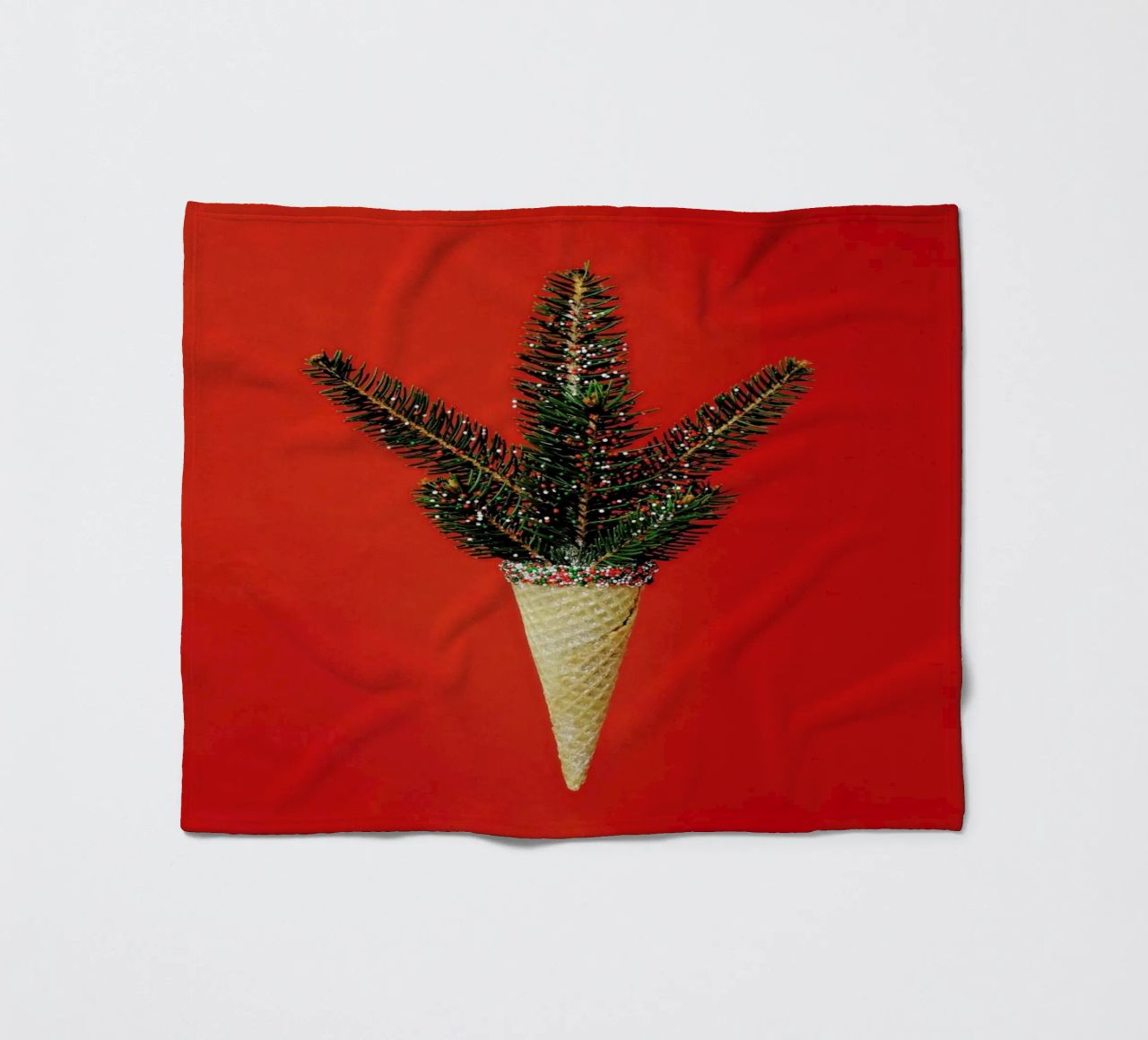 Pine Cone coperta in pile da Juj Winn