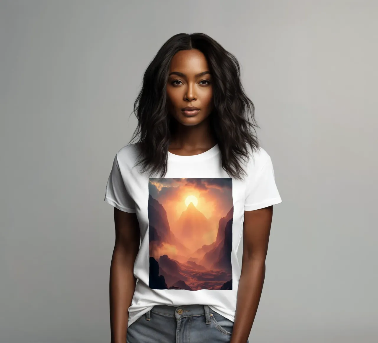 Adembenemende zonsondergang over majestueuze bergen met zachte mist dames t-shirt getailleerd van DesignDoodle