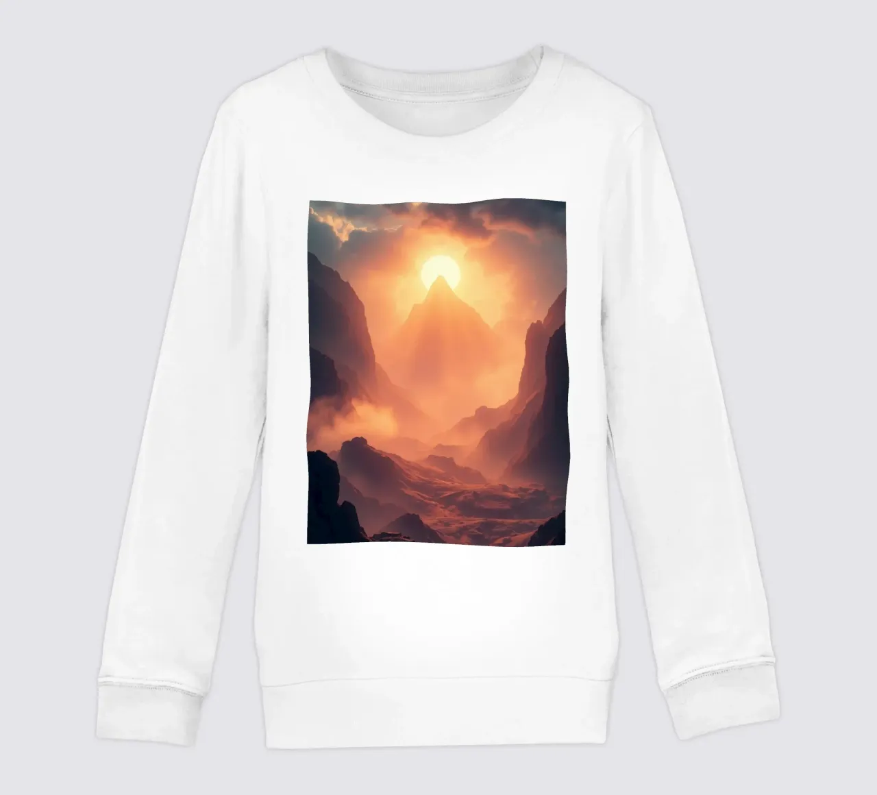 Tramonto mozzafiato su montagne maestose con una nebbia soffusa felpa bambino da DesignDoodle