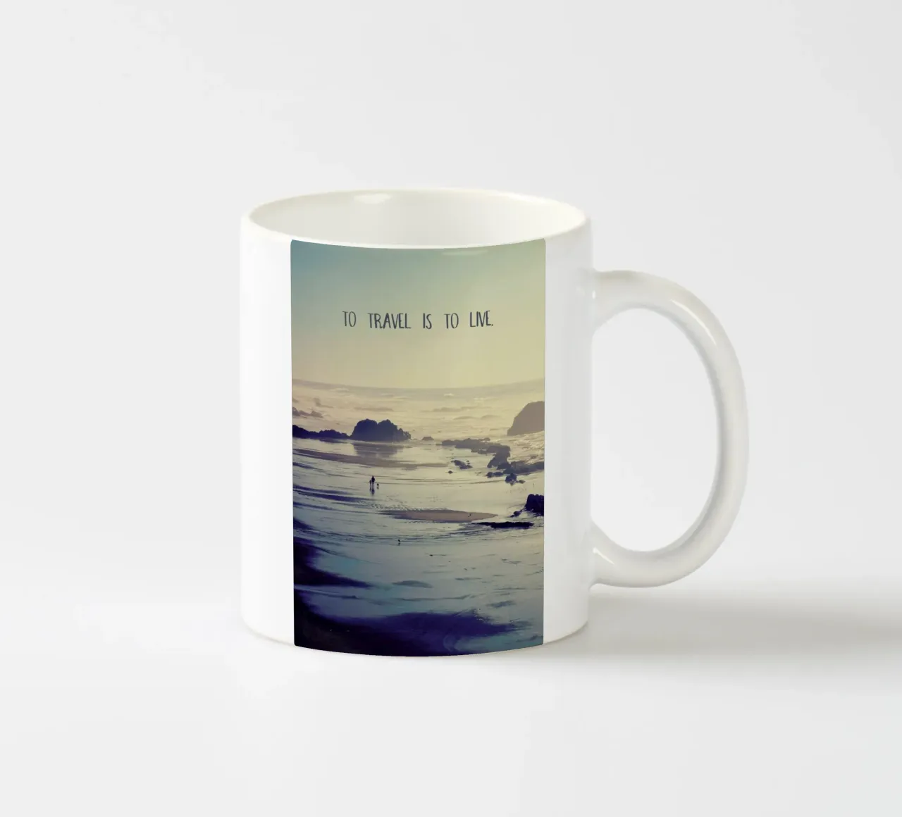 To Travel Is to Live tazza in ceramica da Robin Delean