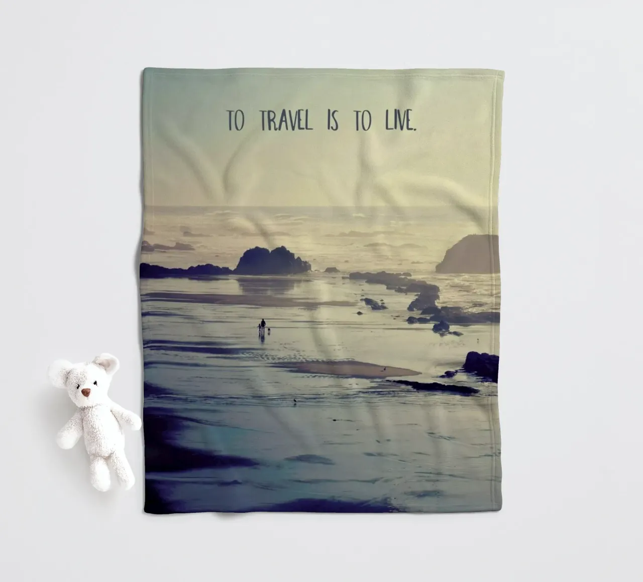 To Travel Is to Live Fleecedecke von Robin Delean