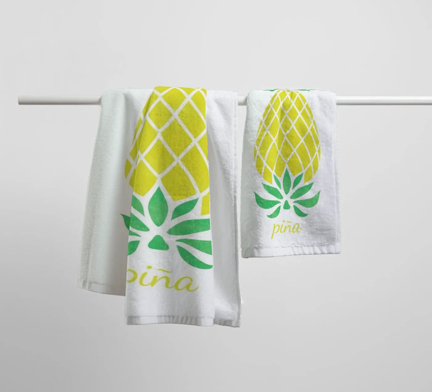 Pineapple badhanddoek van Jacqueline Maldonado