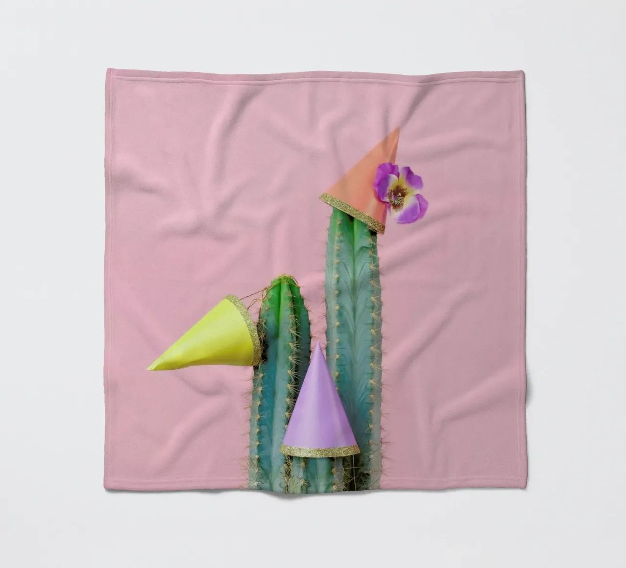 Cactus Party Hats coperta in pile da Juj Winn