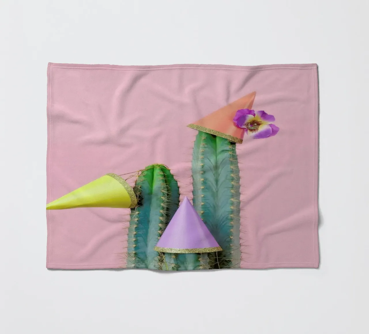 Cactus Party Hats coperta in pile da Juj Winn