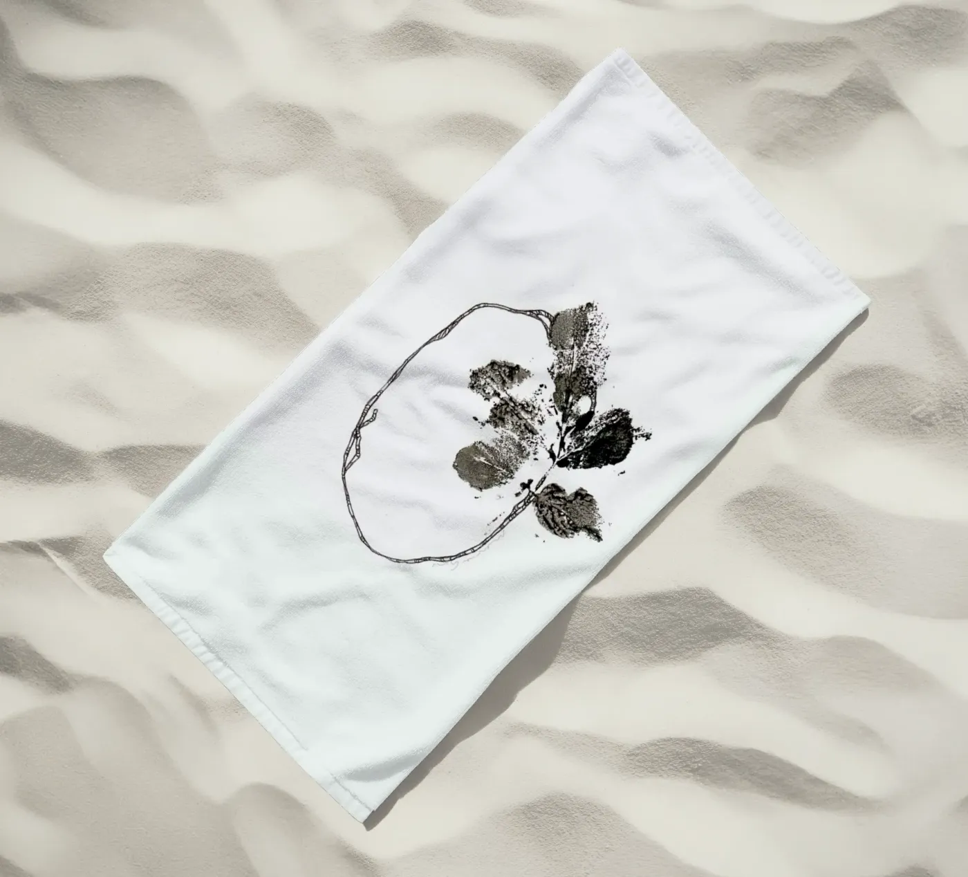 O beach towel by Marina Guiu