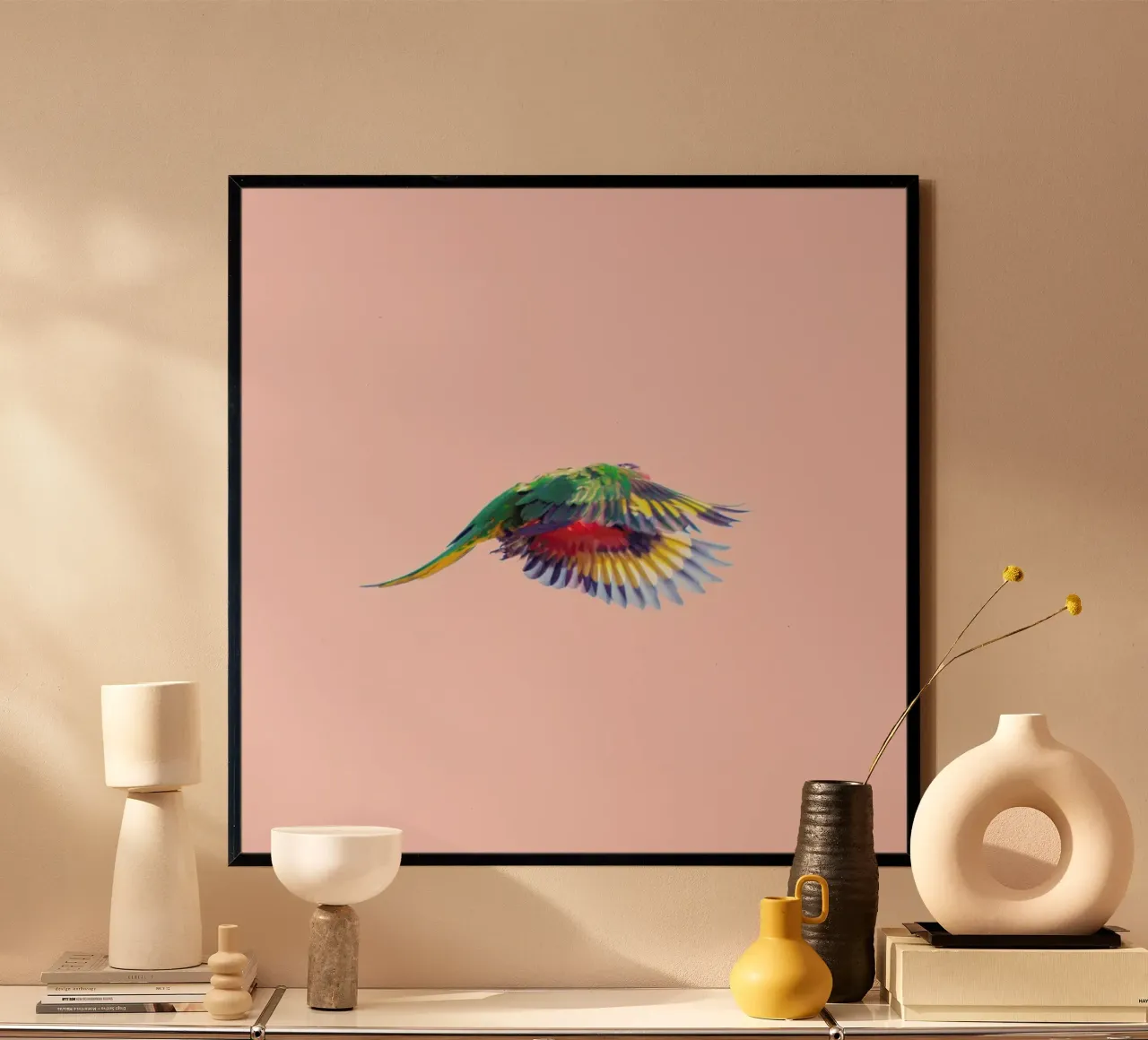 Pink Parrot poster con telaio in plastica da Charlotte Curd