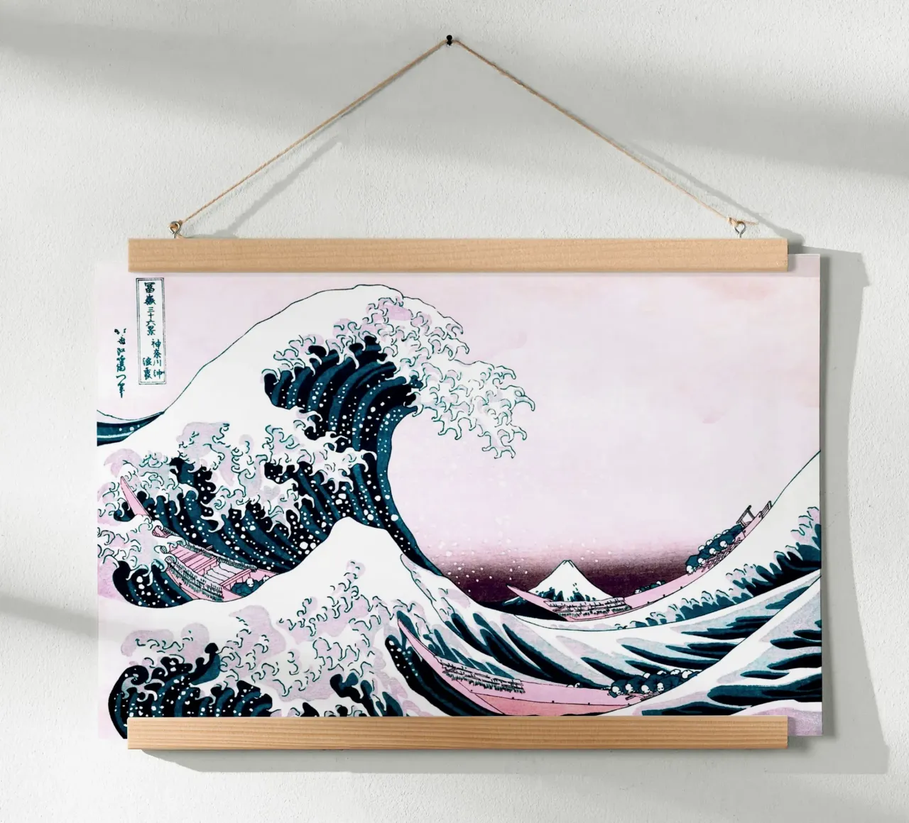 Grande onda al largo di Kanagawa - Katsushika Hokusai rosa poster da Second Canvas