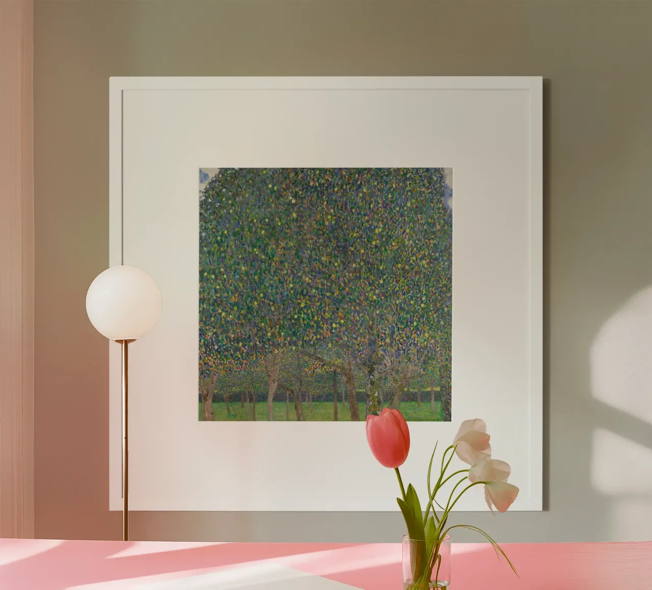 Gustav Klimt - L'albero delle pere poster con telaio in legno da Timeless Artworks
