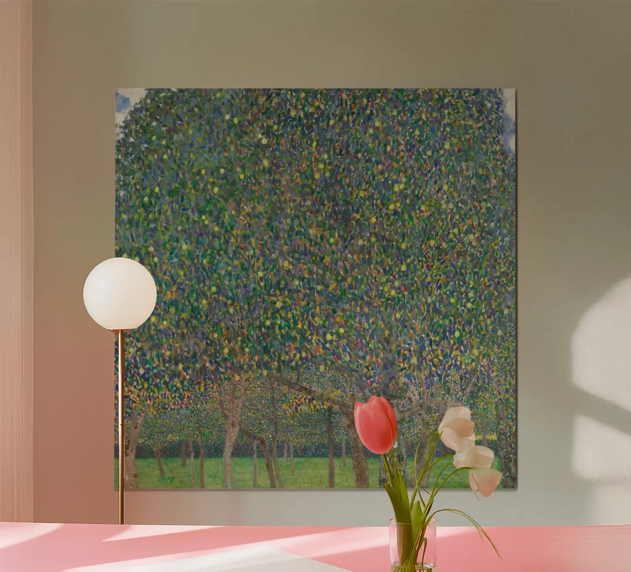 Gustav Klimt - L'albero delle pere poster con telaio in legno da Timeless Artworks
