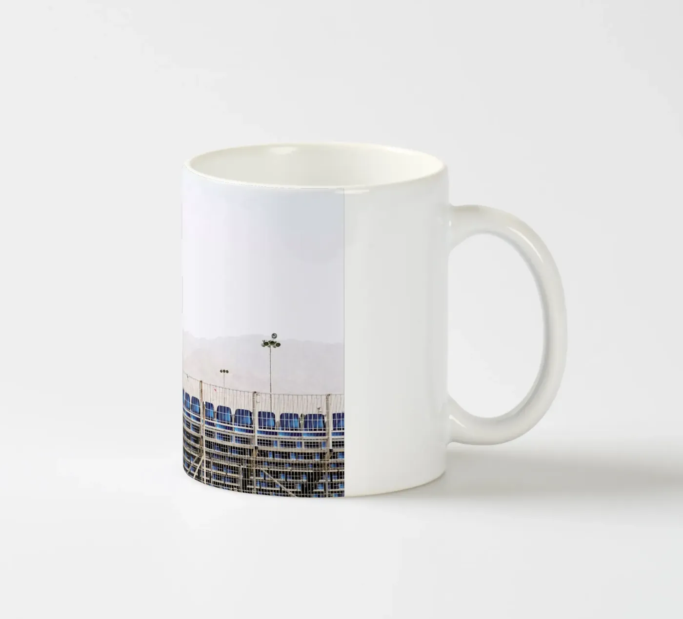 Scenes from Eilat mug en céramique de Tal Paz-Fridman