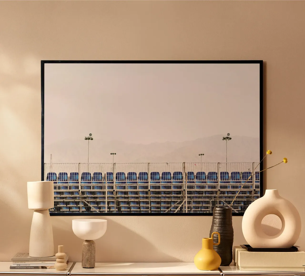 Scenes from Eilat poster con telaio in plastica da Tal Paz-Fridman