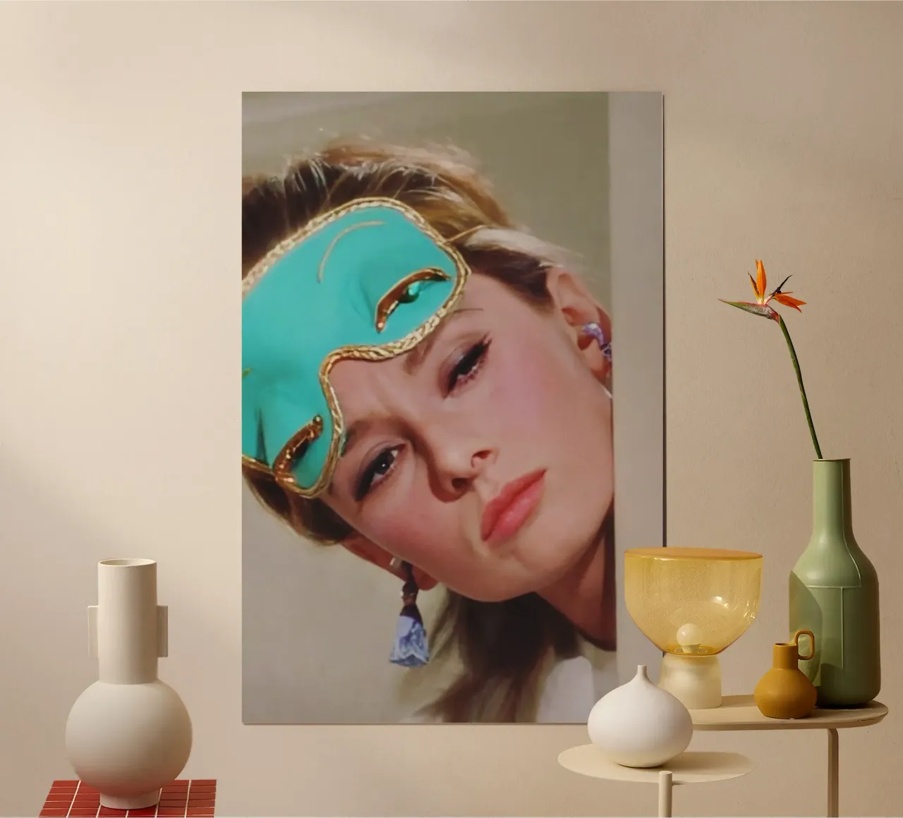 Audrey Hepburn at Rest poster con telaio in legno da Attaboy Dsgn