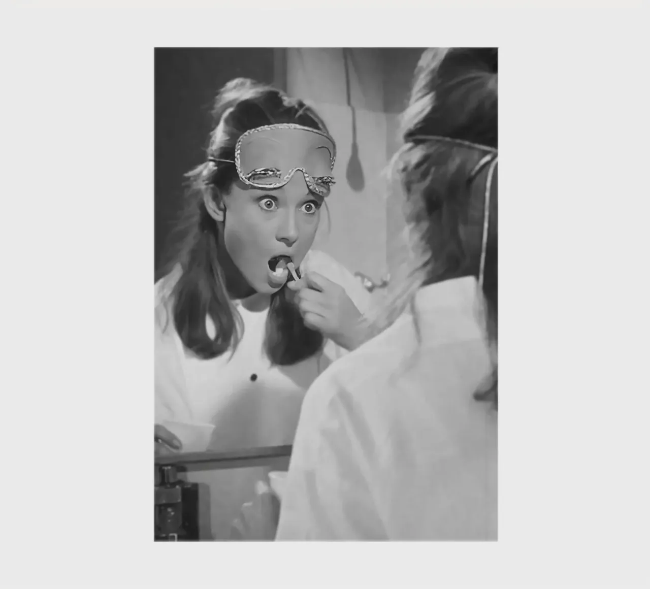 Audrey Hepburn Brushing diario da Attaboy Dsgn
