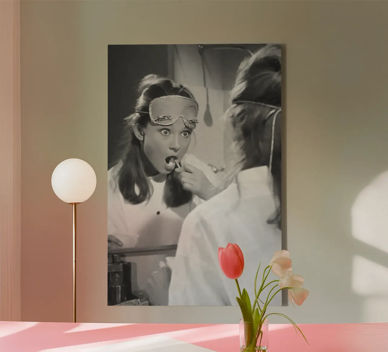 Audrey Hepburn Brushing canvas met Baklijst van Attaboy Dsgn