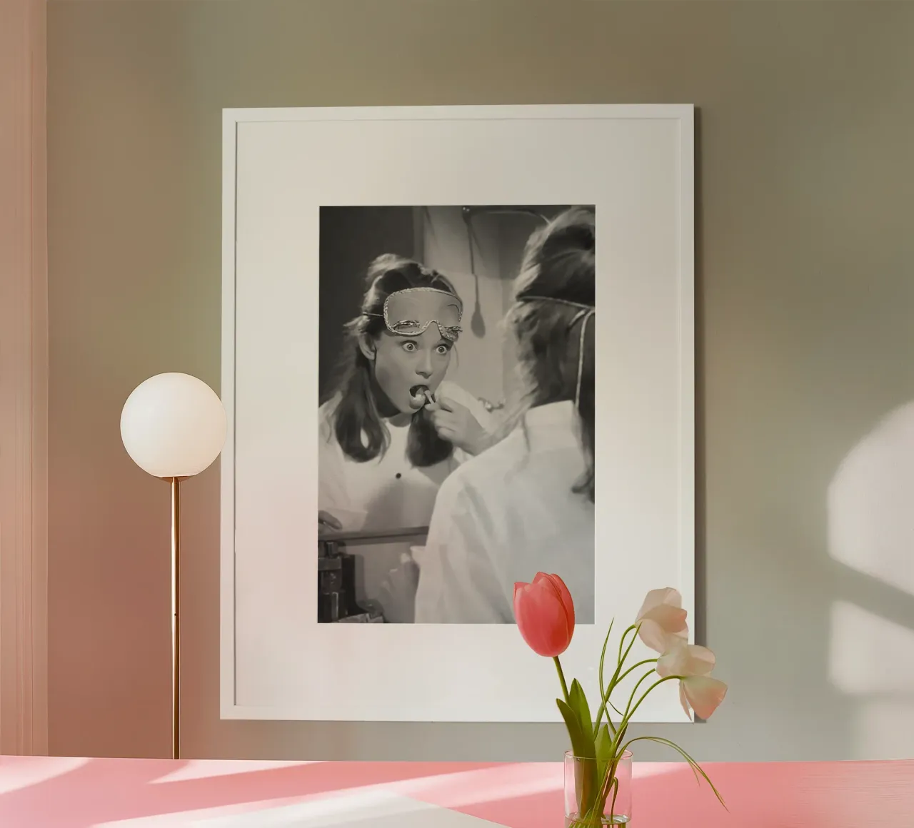 Audrey Hepburn Brushing poster da Attaboy Dsgn