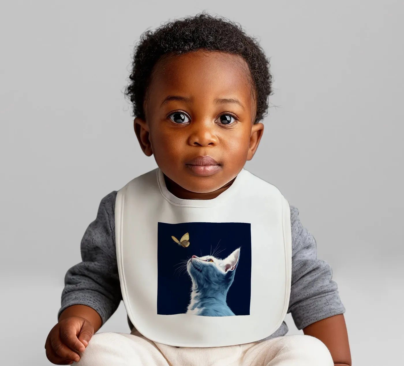 Gatto e farfalla bavaglino da Motivate-Today