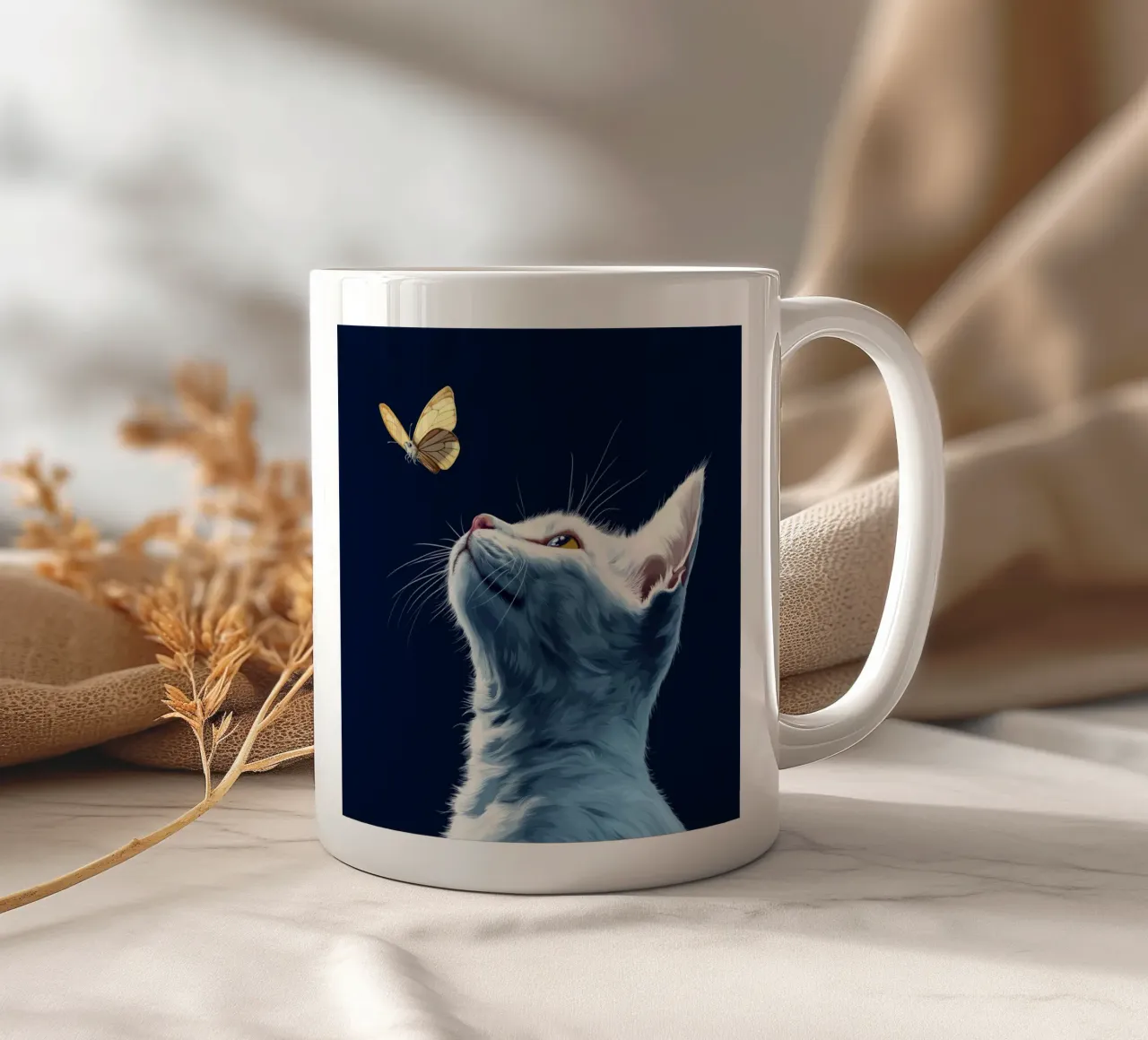 Gatto e farfalla tazza in ceramica da Motivate-Today