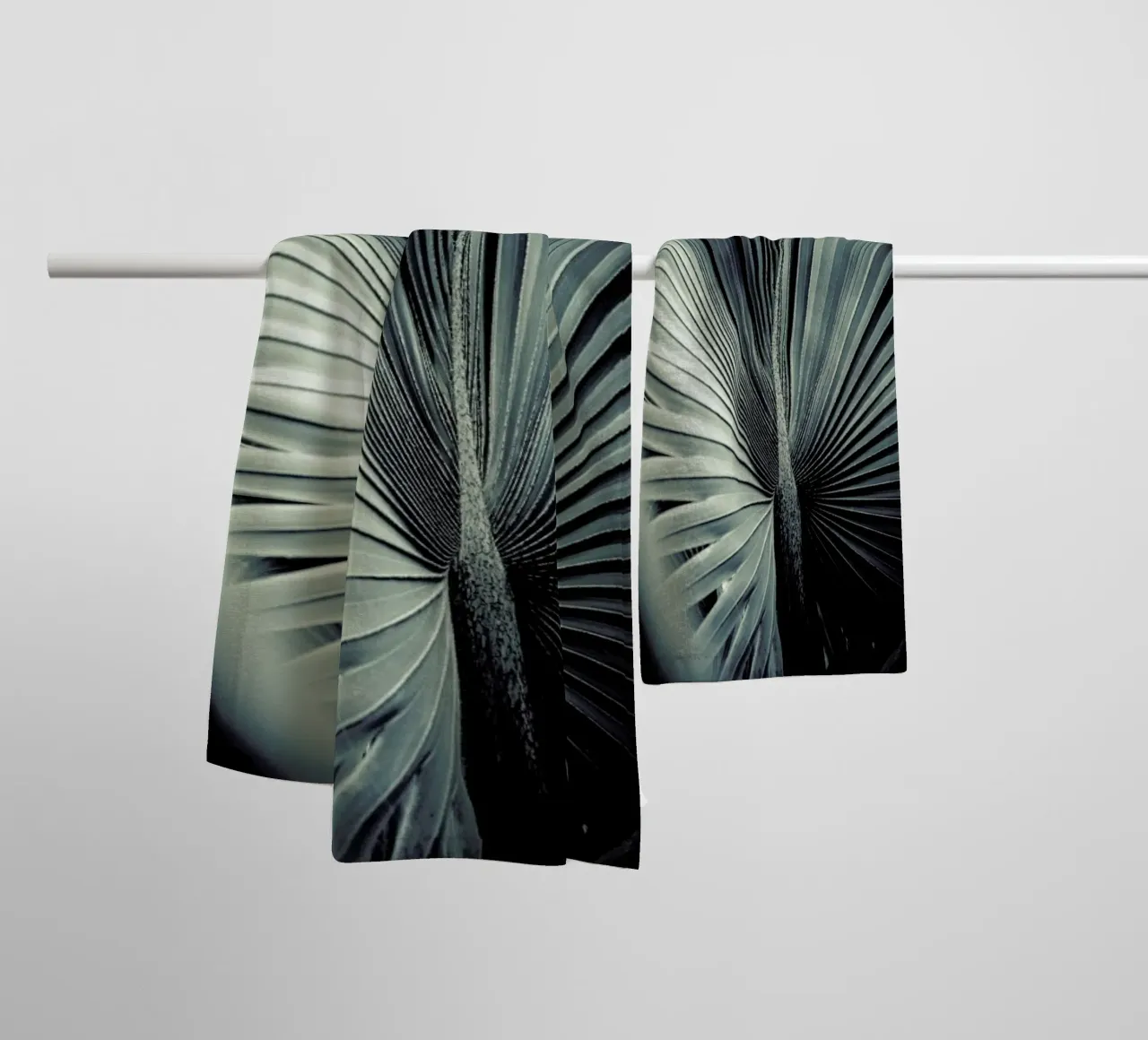 Palms-1847 asciugamano da bagno da Chris Abatzis
