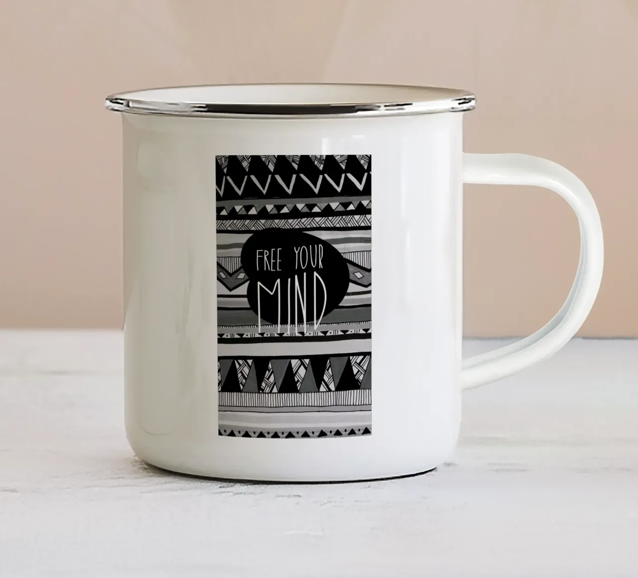 Free your mind tazza in smalto da Vasare Nar