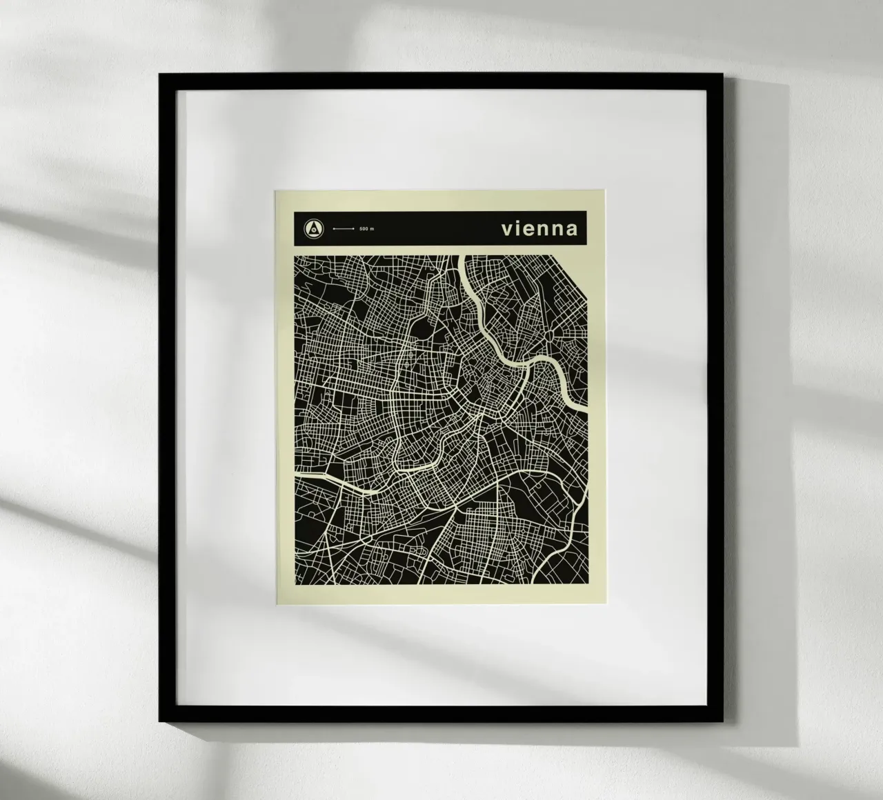 Vienna Map poster con telaio in alluminio da Jazzberry Blue