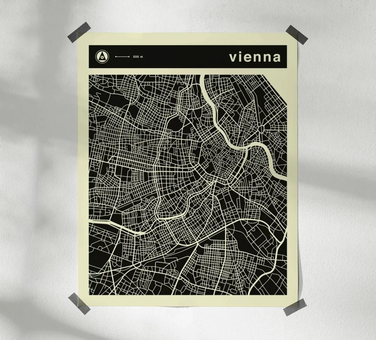 Vienna Map poster con telaio in alluminio da Jazzberry Blue