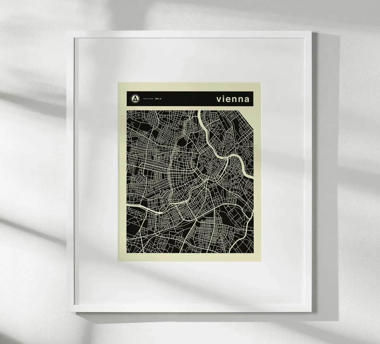 Vienna Map poster con telaio in alluminio da Jazzberry Blue
