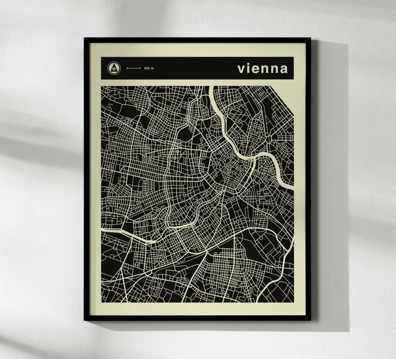 Vienna Map poster con telaio in alluminio da Jazzberry Blue