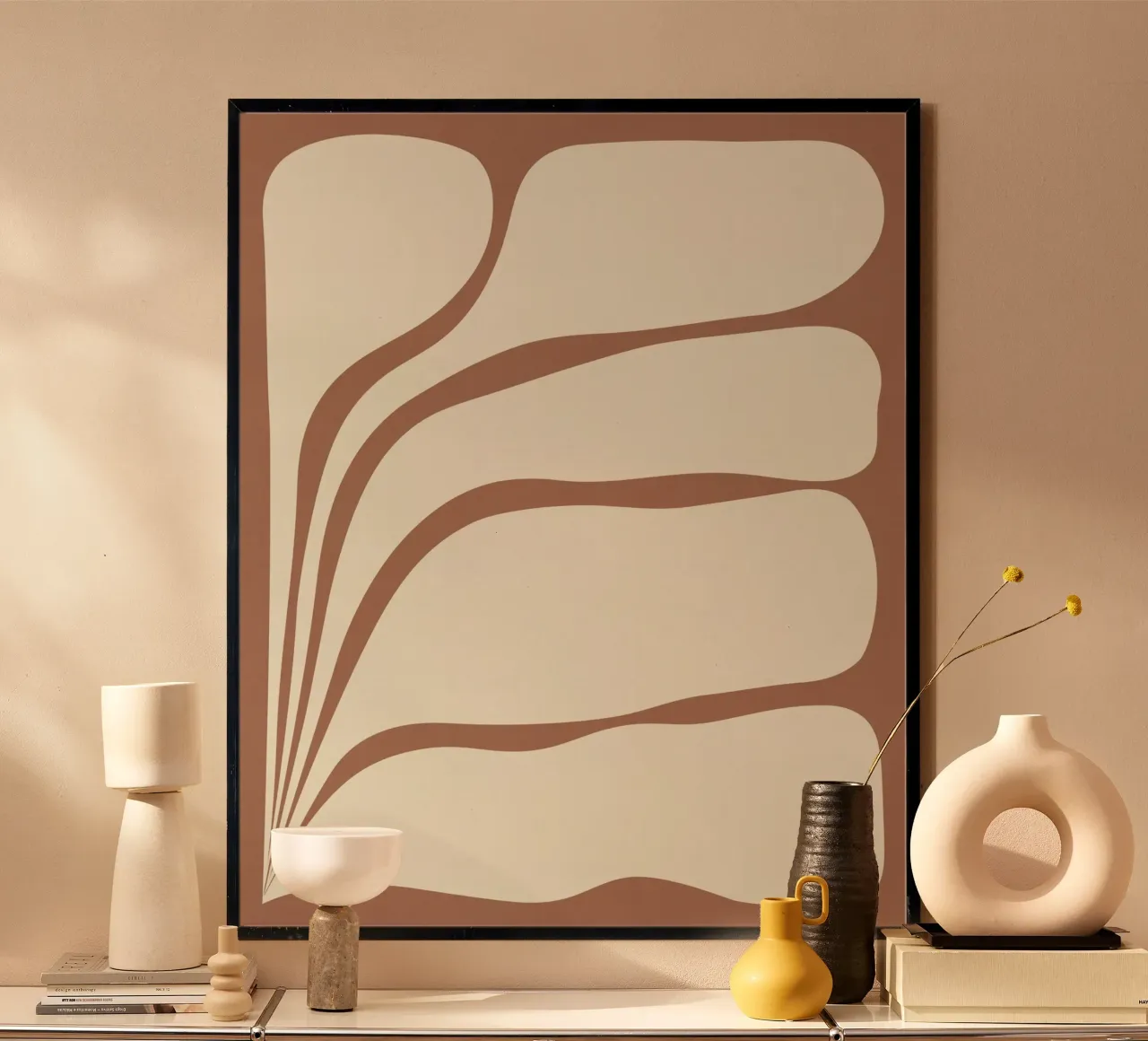 Pianta a cinque foglie ispirata al colore dell'anno 2025 poster con telaio in legno da Alisa Galitsyna