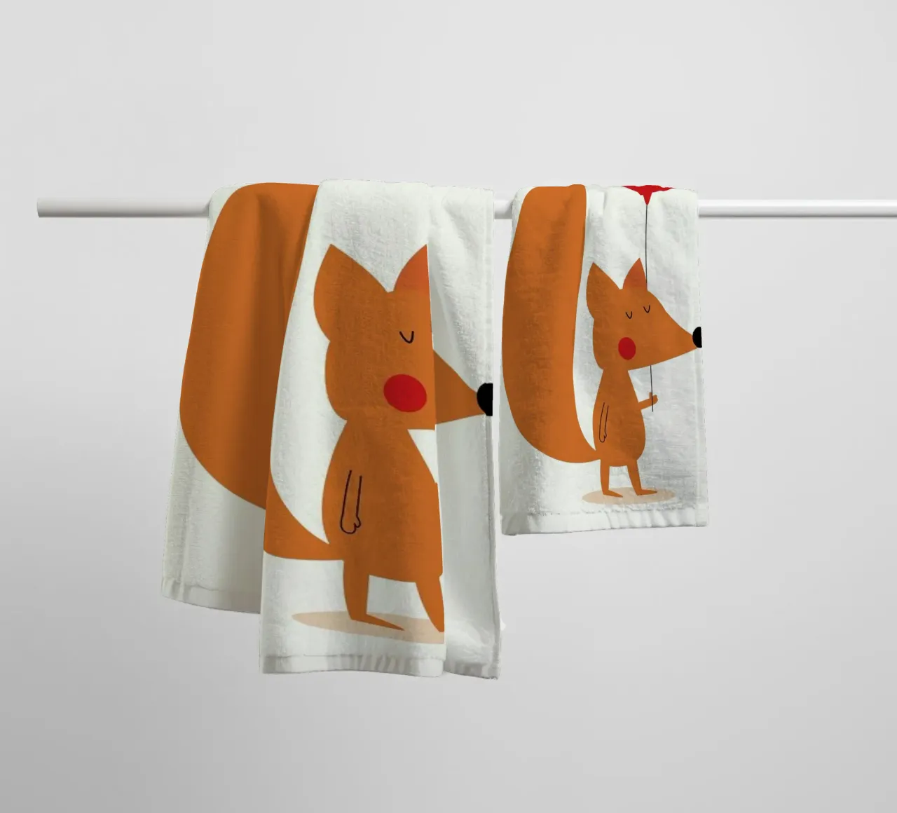 Fox with a Red Balloon asciugamano da bagno da Karin Bijlsma