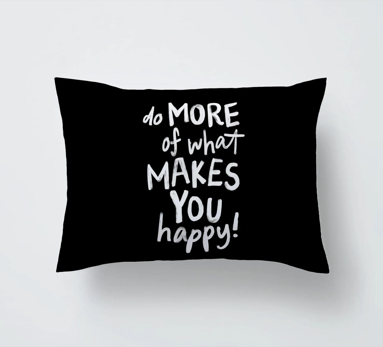 Fare di più di ciò che vi rende felici in bianco e nero cuscino da THE MOTIVATED TYPE