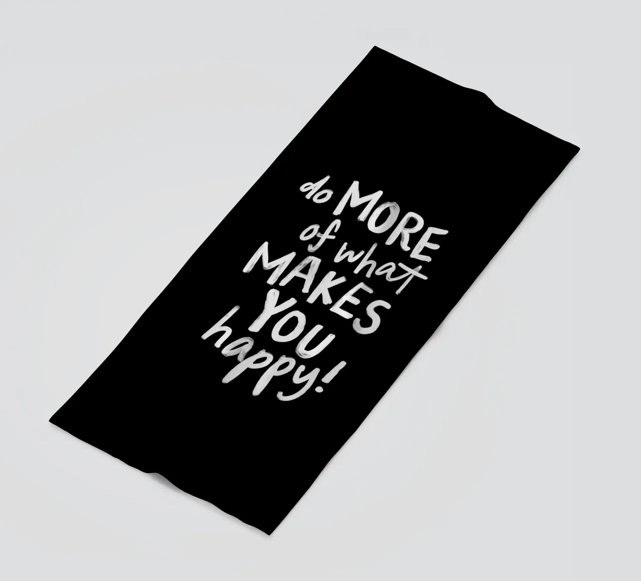 Fare di più di ciò che vi rende felici in bianco e nero telo mare da THE MOTIVATED TYPE
