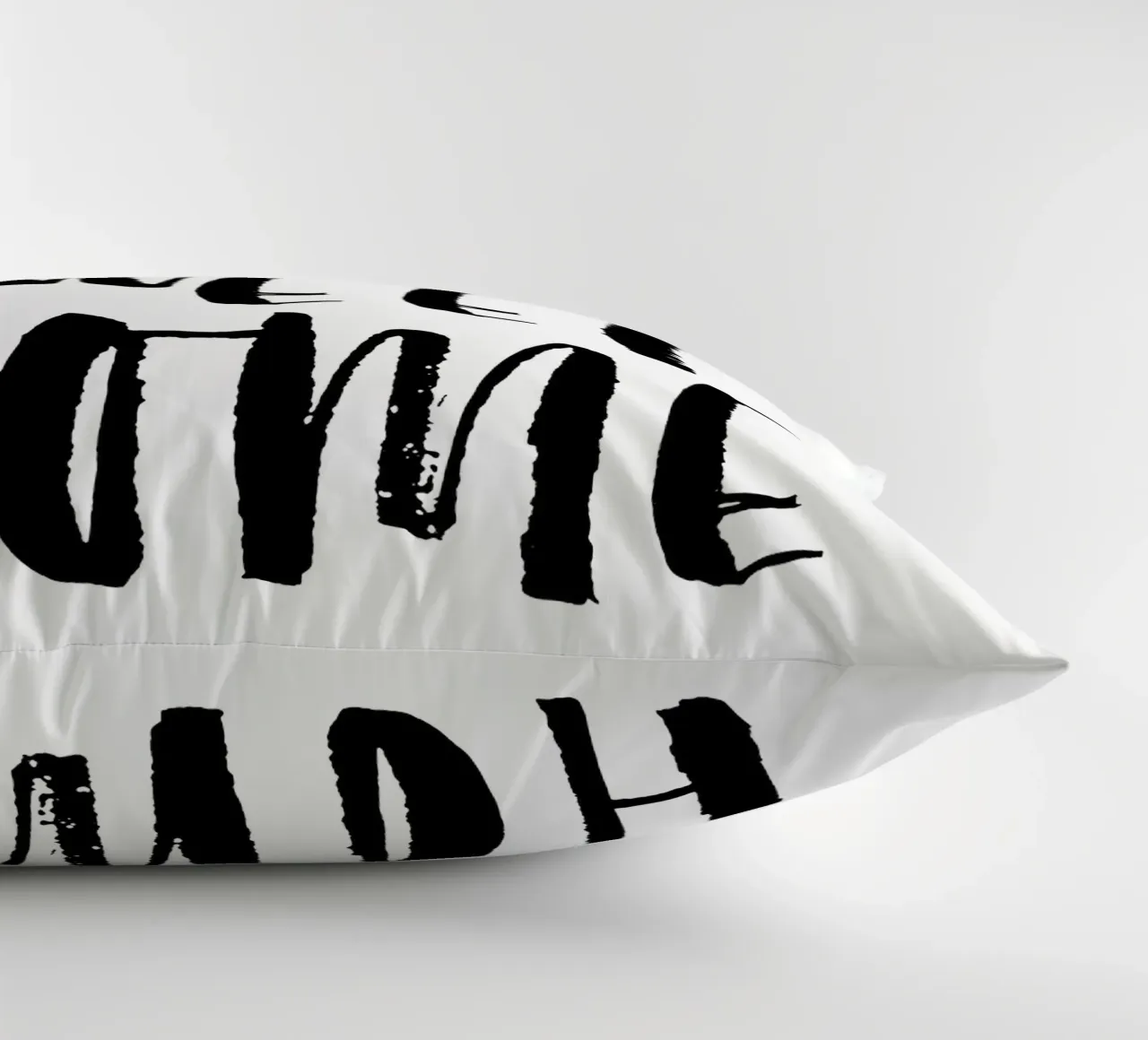 Home Sweet Home Design tipografico in bianco e nero cuscino da THE MOTIVATED TYPE