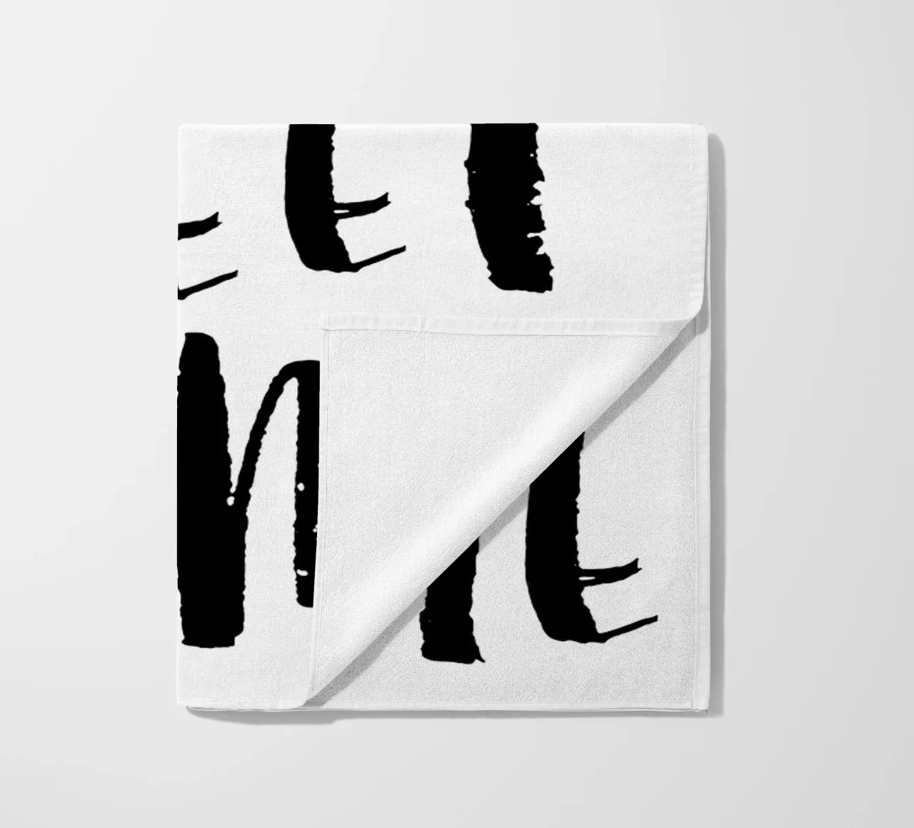Home Sweet Home Design tipografico in bianco e nero telo mare da THE MOTIVATED TYPE