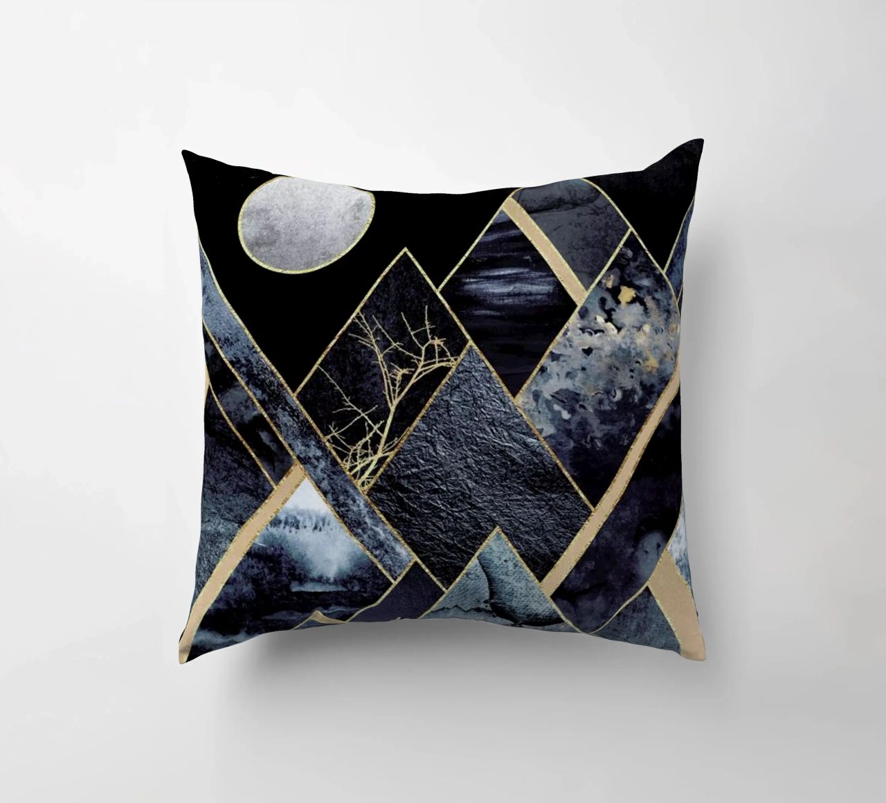 Stormy Mountains cuscino da Elisabeth Fredriksson