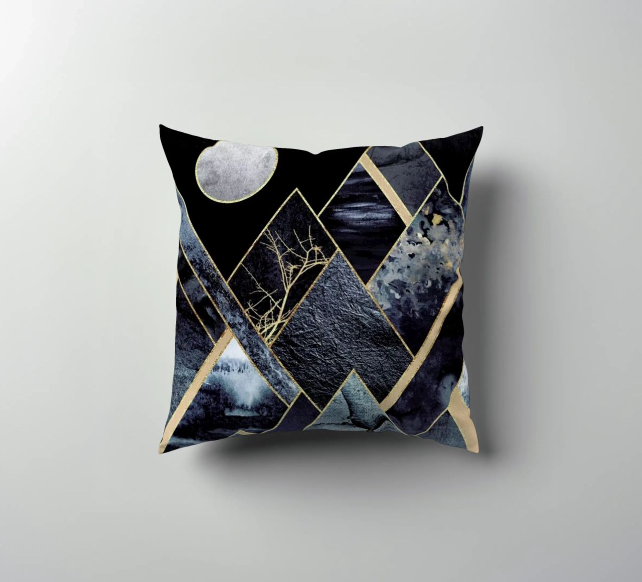 Stormy Mountains cuscino da Elisabeth Fredriksson